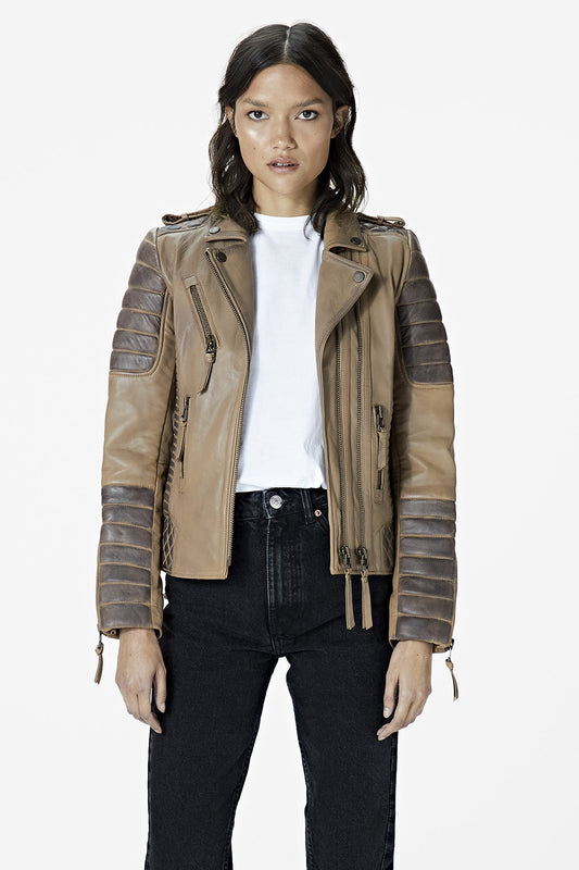 Kay Michaels 2.0: Desert (Woman)